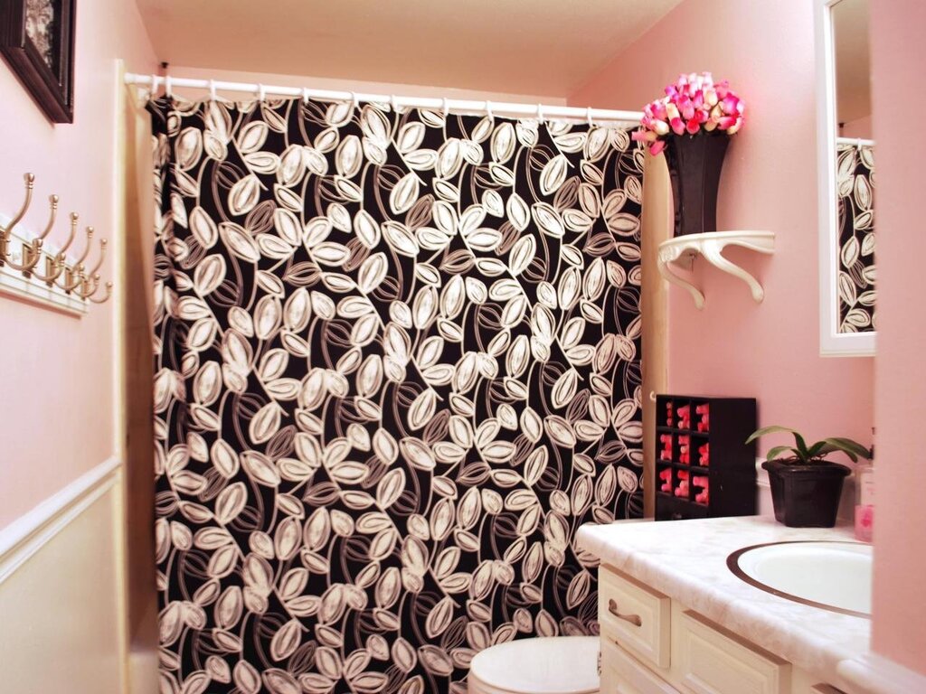 Self-adhesive film for the bathroom