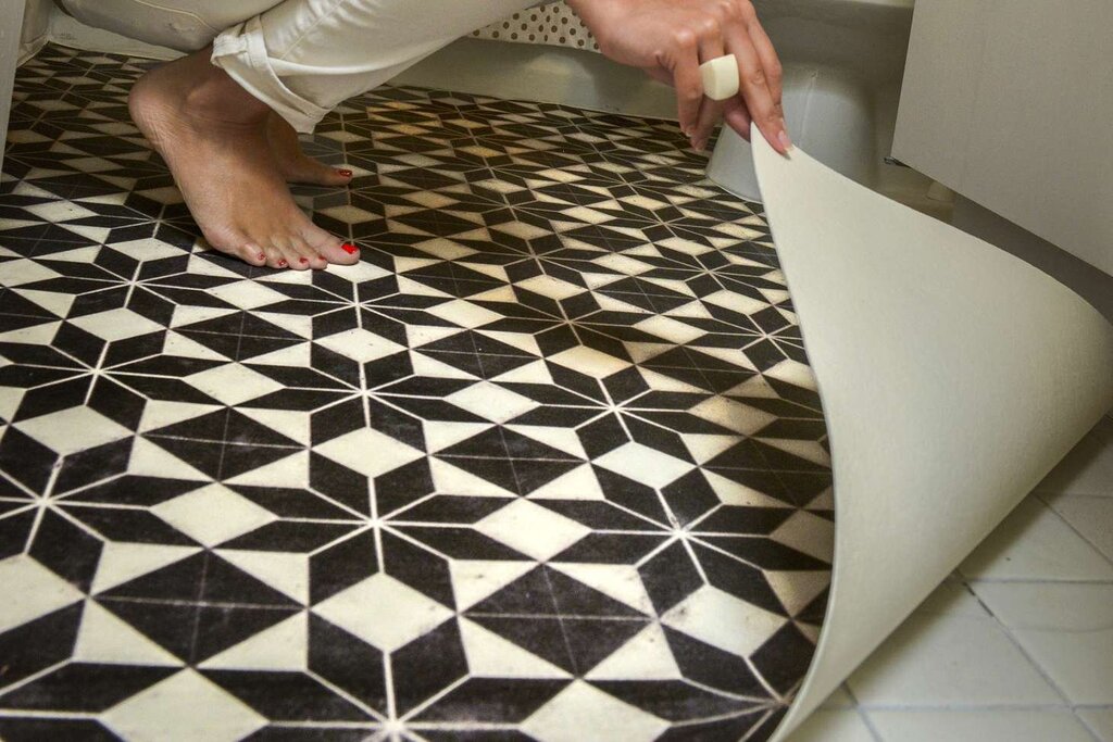 Self-adhesive floor tiles