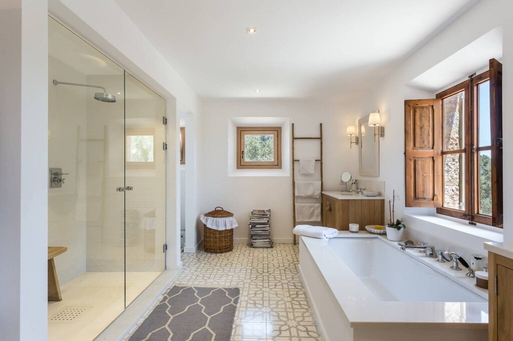 Bathroom in Mediterranean style