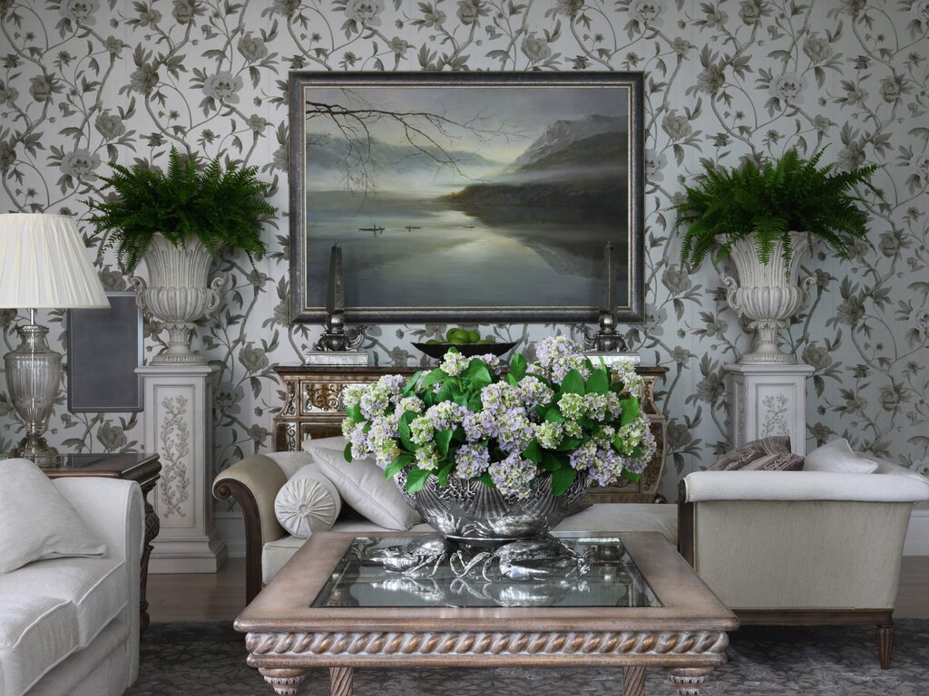 Silver wallpaper in the interior