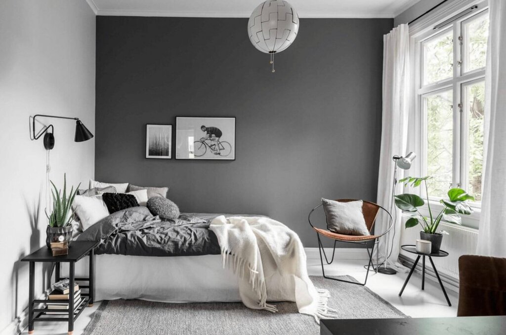 Gray walls in the bedroom