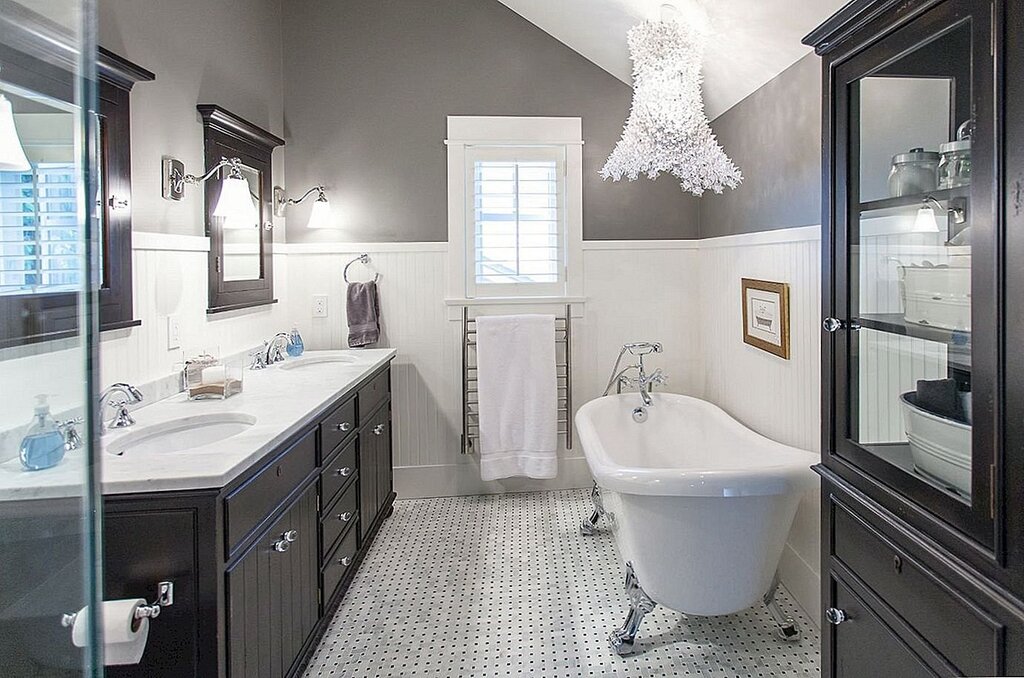 Gray walls in the bathroom