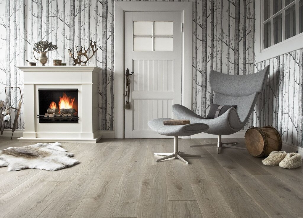 Gray parquet in the interior