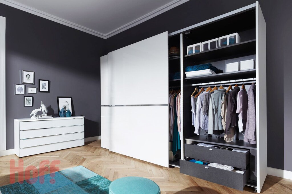 Gray built-in wardrobe