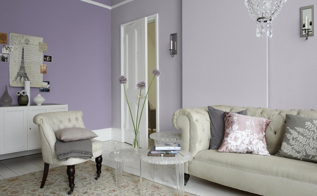 Grayish-purple color of the walls