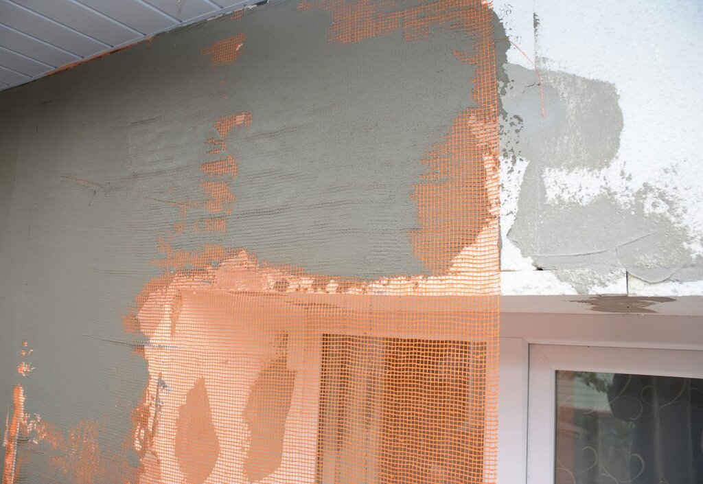 Mesh for plastering walls