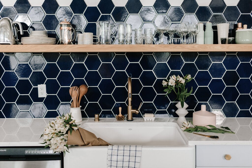 Hexagonal tile for the backsplash