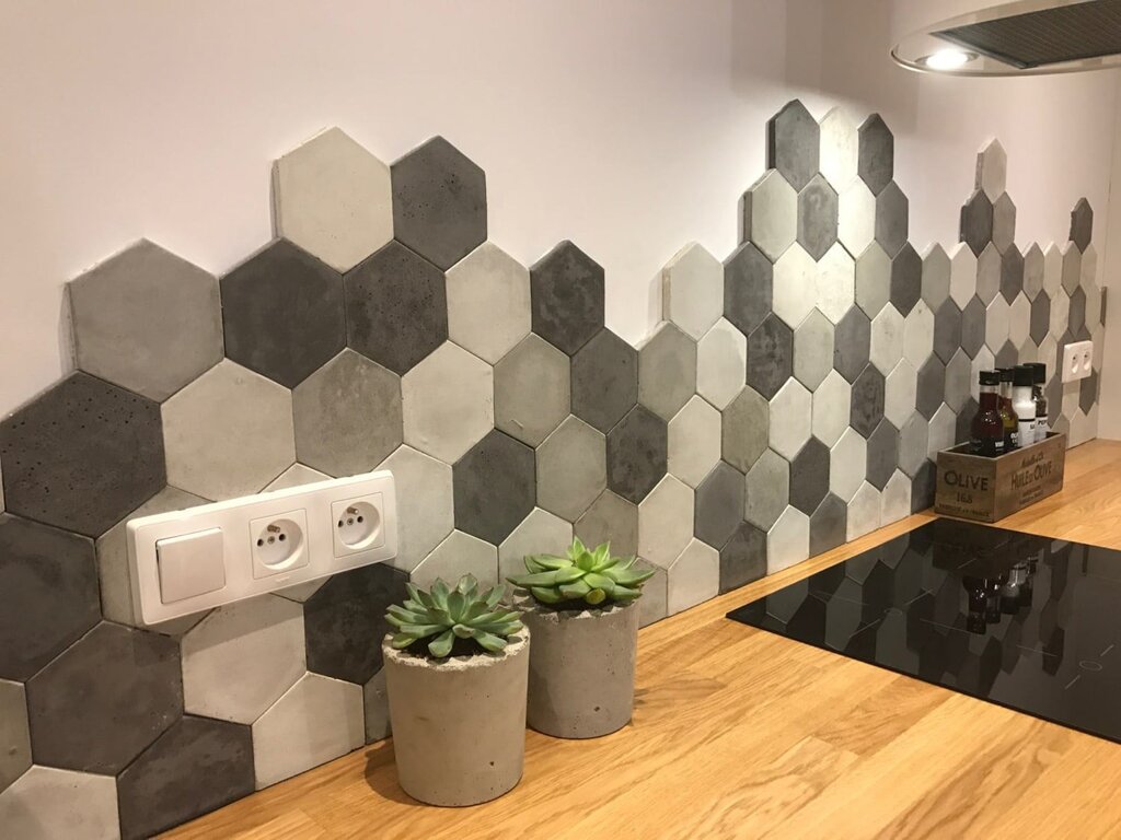 Hexagonal tile