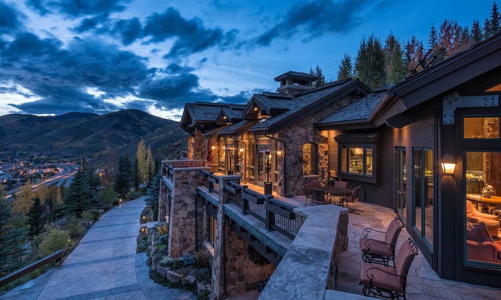 A luxurious house in the mountains