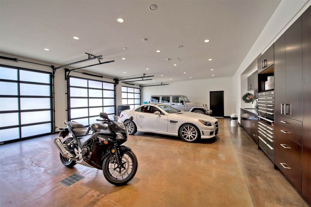 Luxurious garage