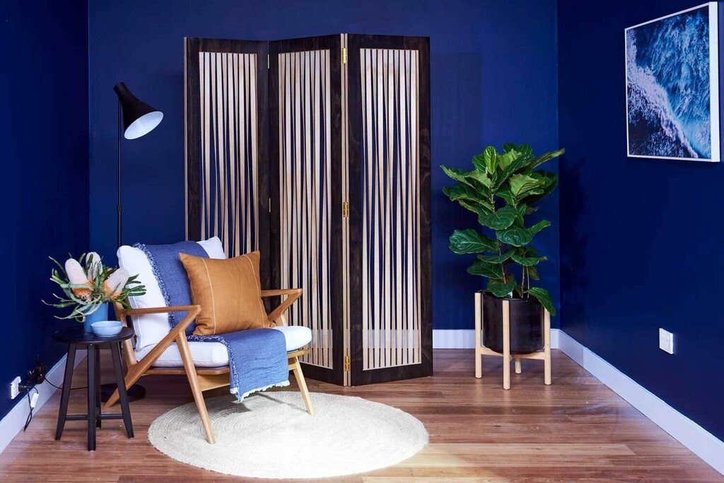 A folding screen in the living room interior