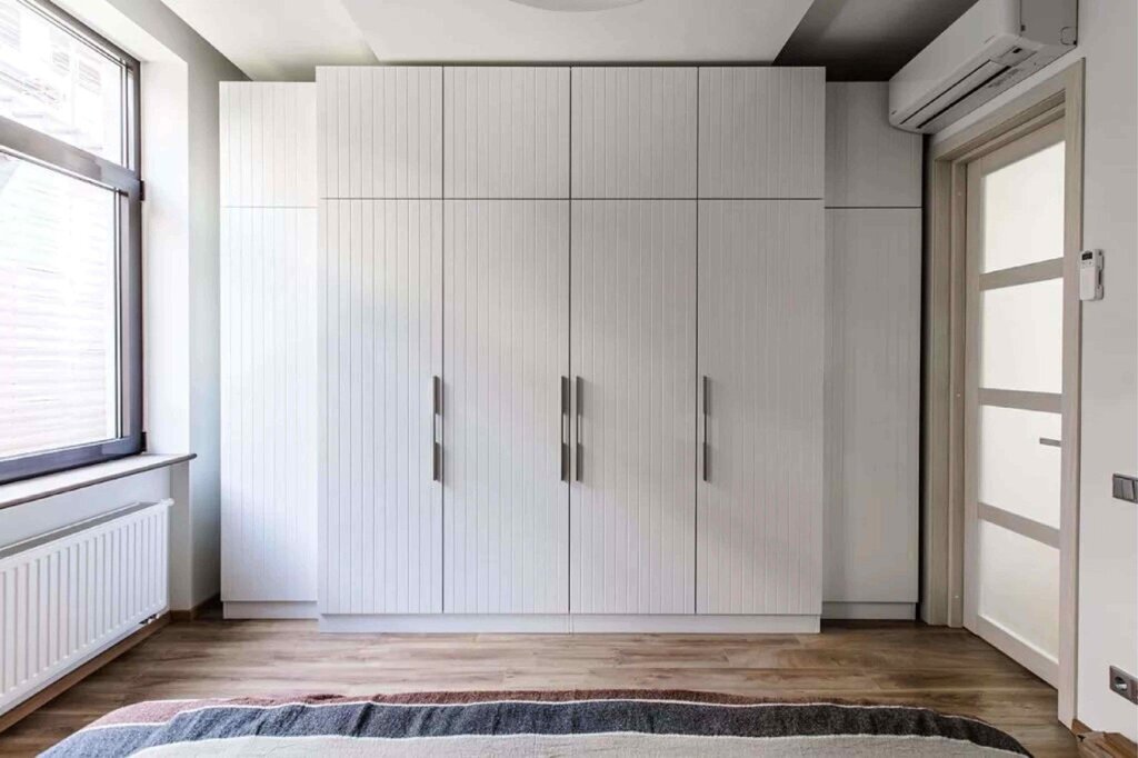 White swing door wardrobe