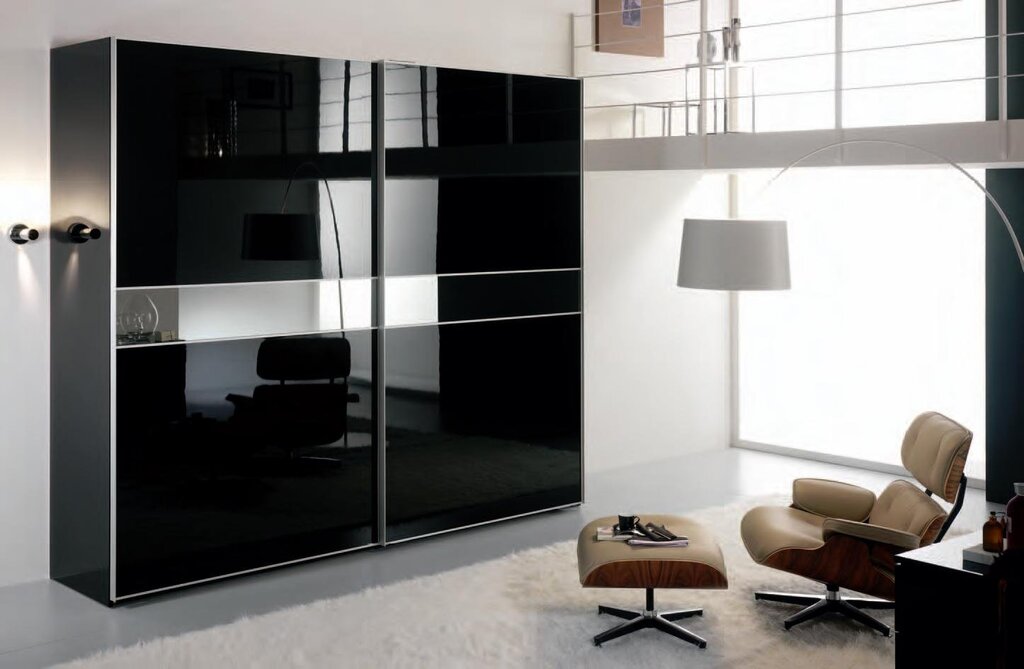 Black gloss cabinet