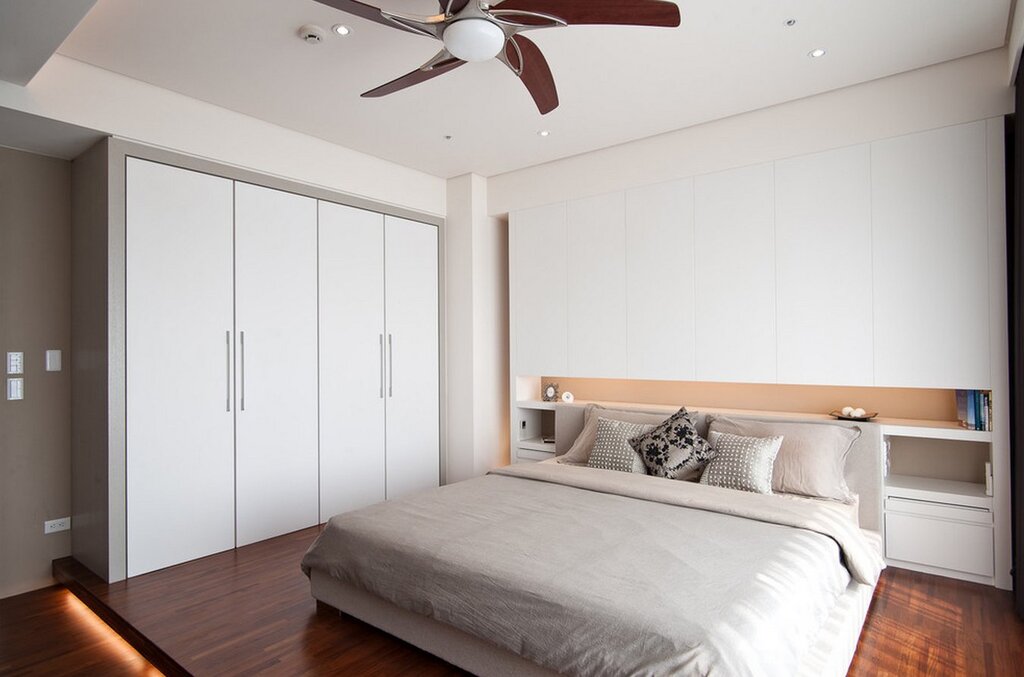 A wardrobe up to the ceiling in the bedroom