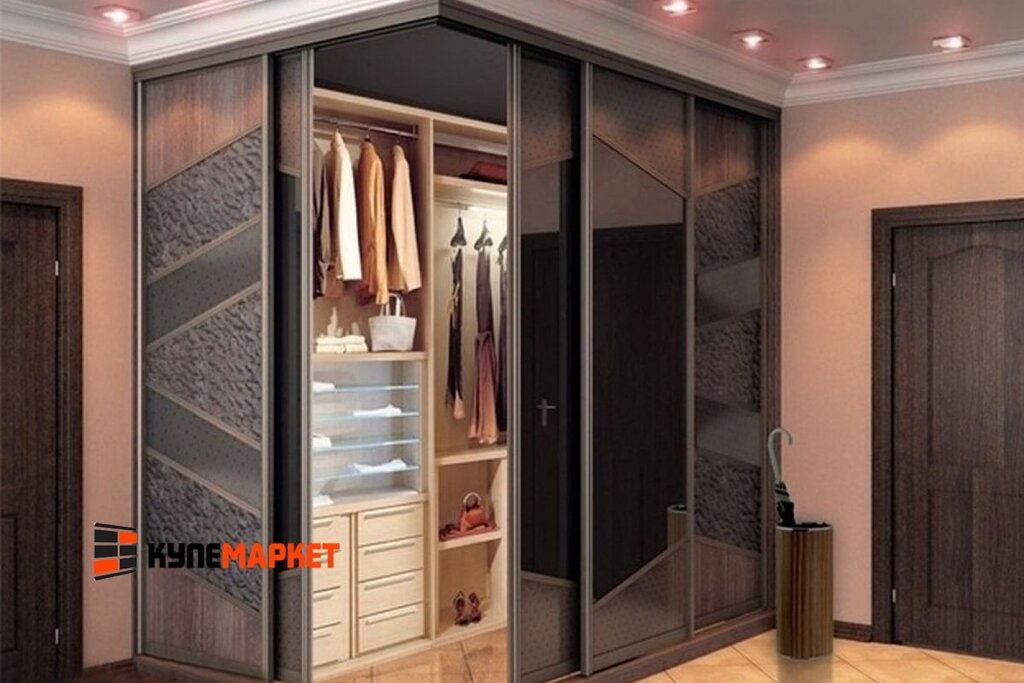 Wardrobe closet