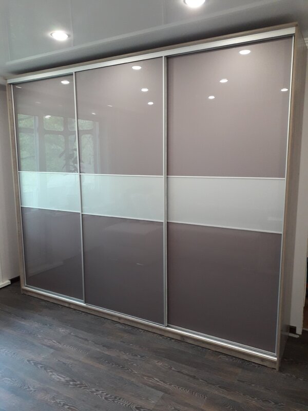 White lacobel sliding wardrobe