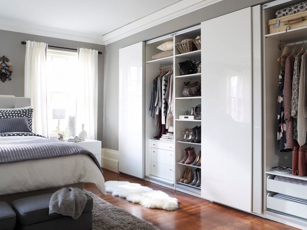 A small sliding-door wardrobe