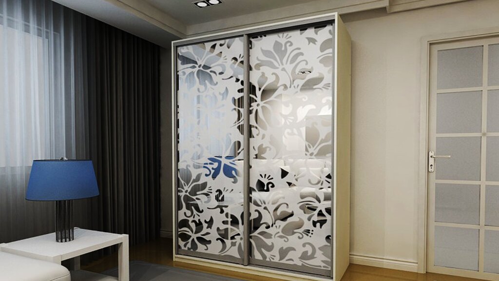 Sliding wardrobe with sandblasted pattern