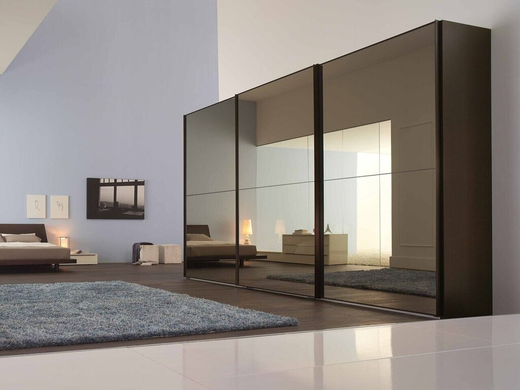 Sliding wardrobe with tinted mirror