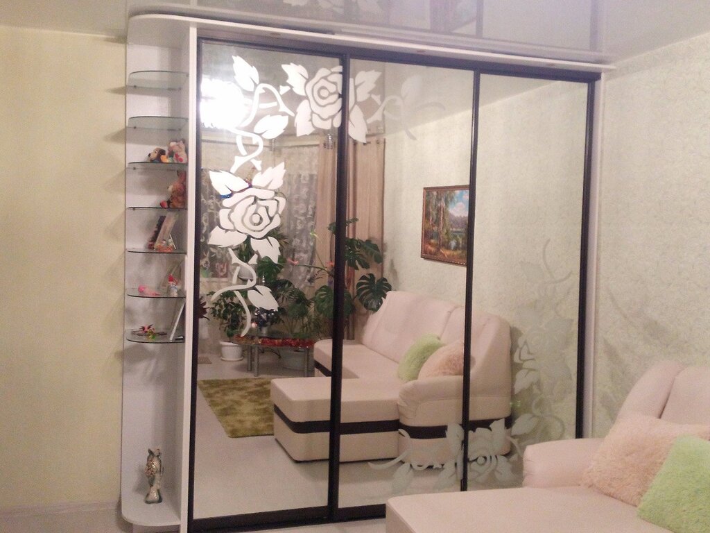 Wardrobe with mirrored doors