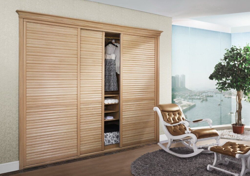 Sliding wardrobe with louvered doors