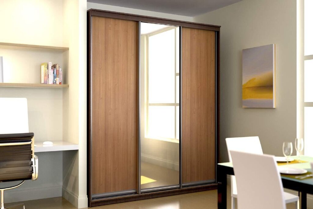 Three-door wardrobe with a mirror