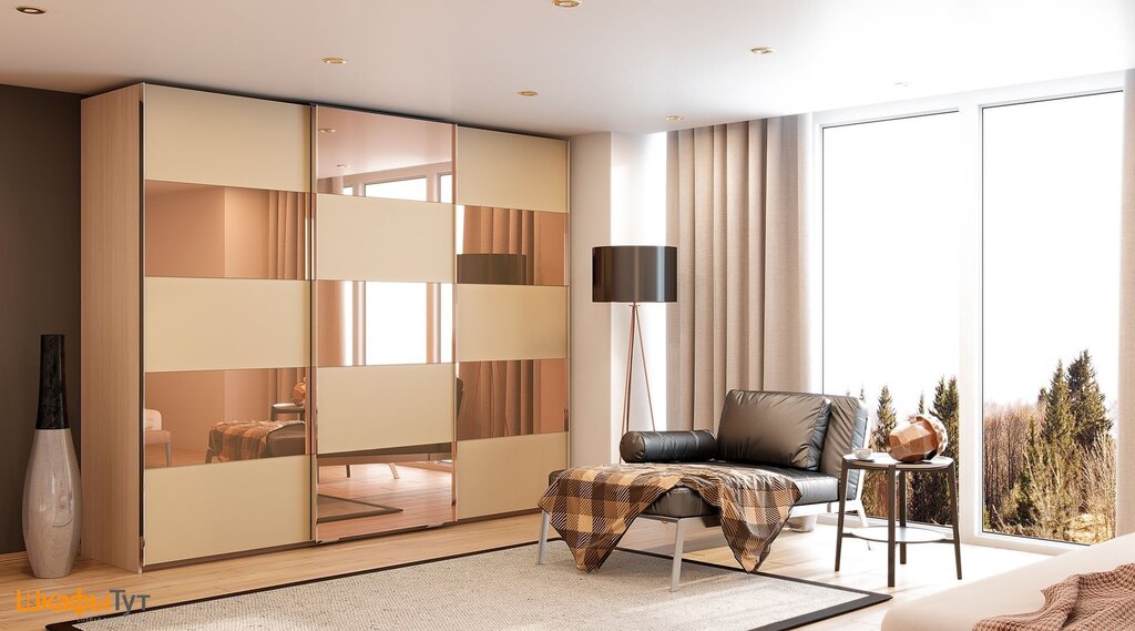 Sliding wardrobe in the interior