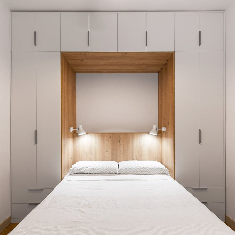 Wardrobe around the bed