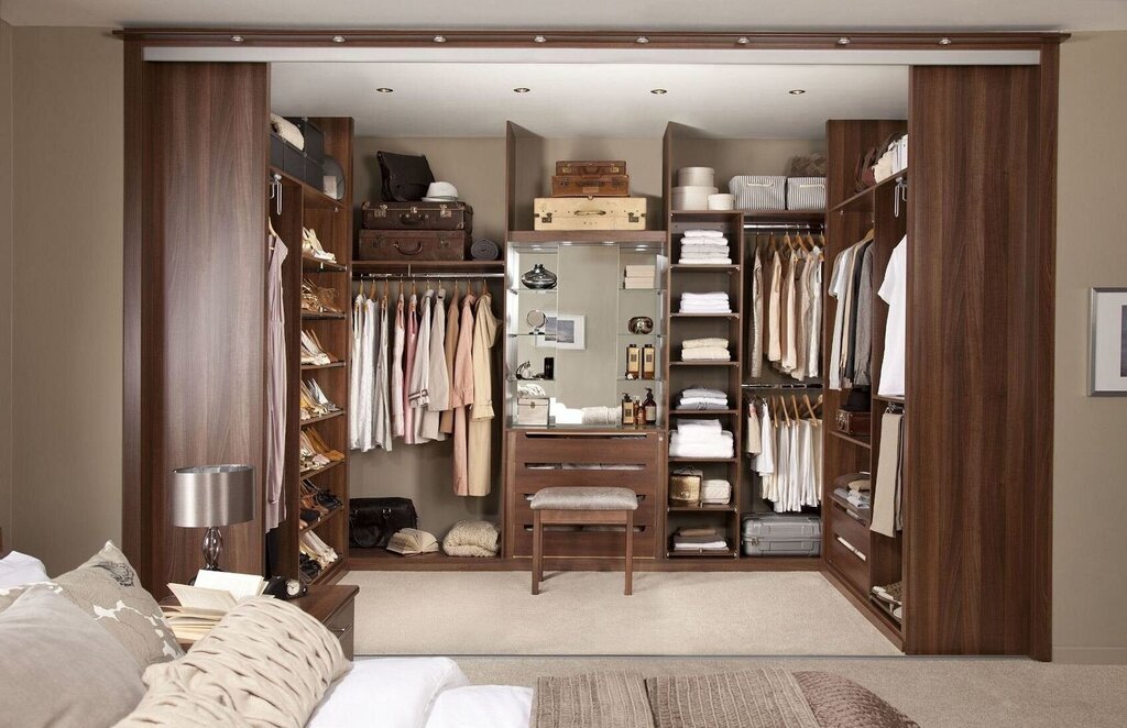 Wardrobe closets for the bedroom