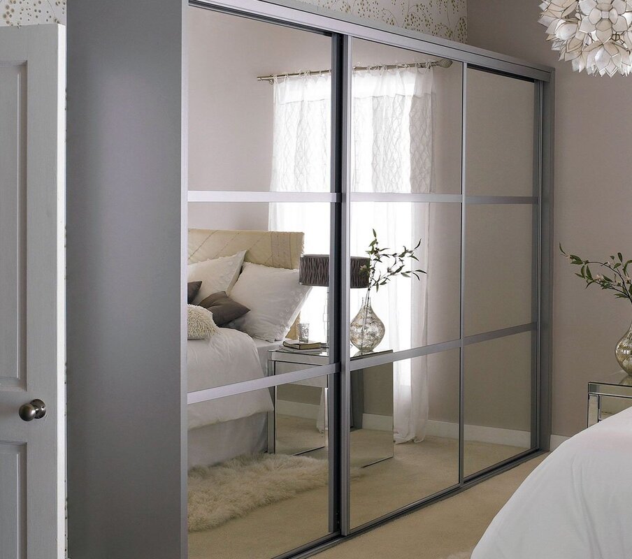 Sliding wardrobes with mirrored fronts