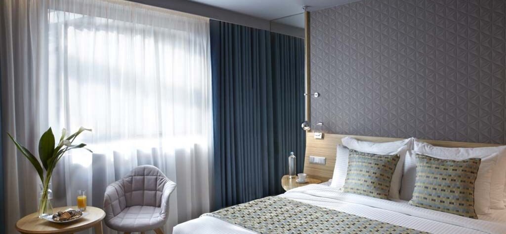 Curtains for hotels and inns