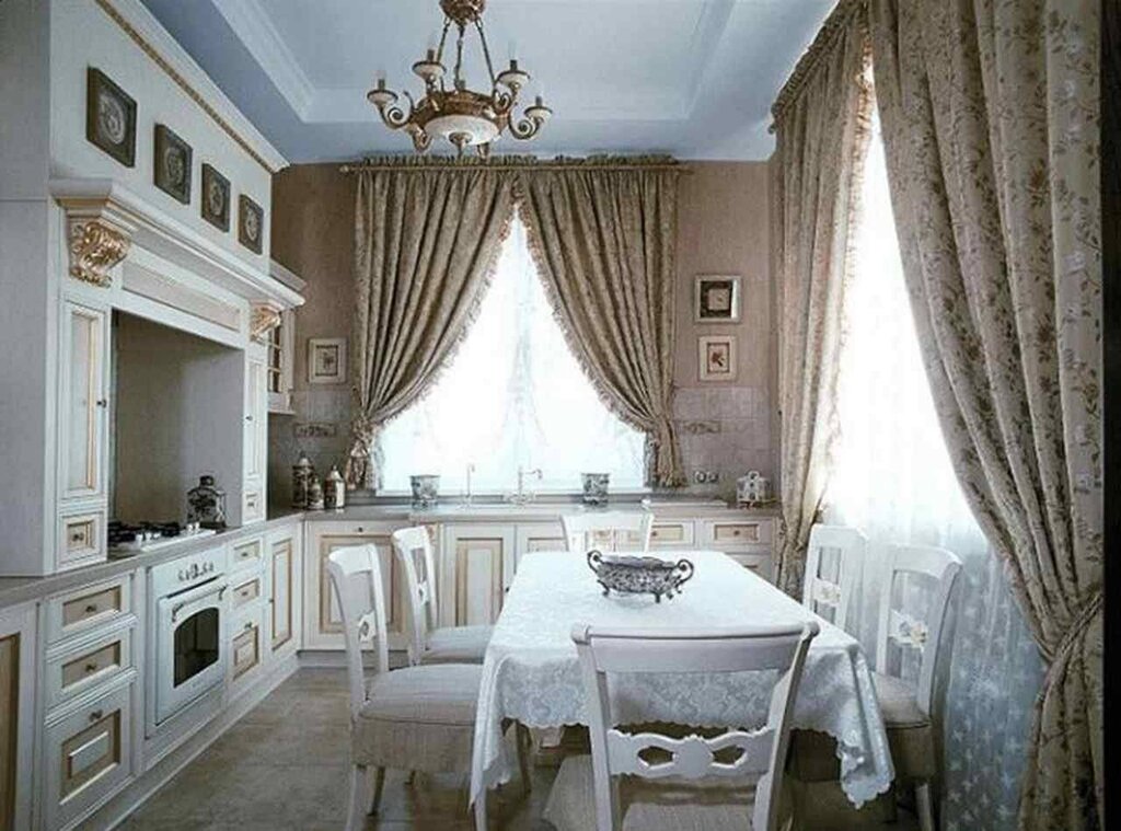 Curtains for a classic kitchen