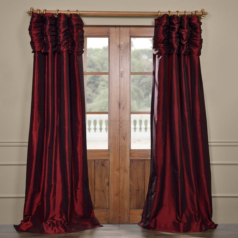 Taffeta curtains in the interior