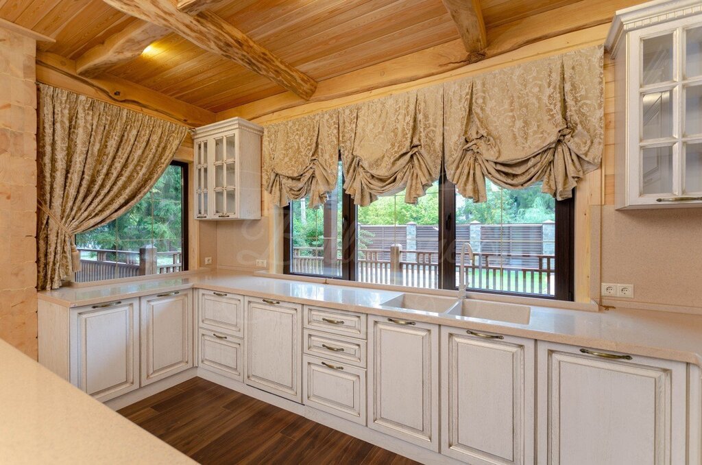 Curtains for the kitchen in a wooden house