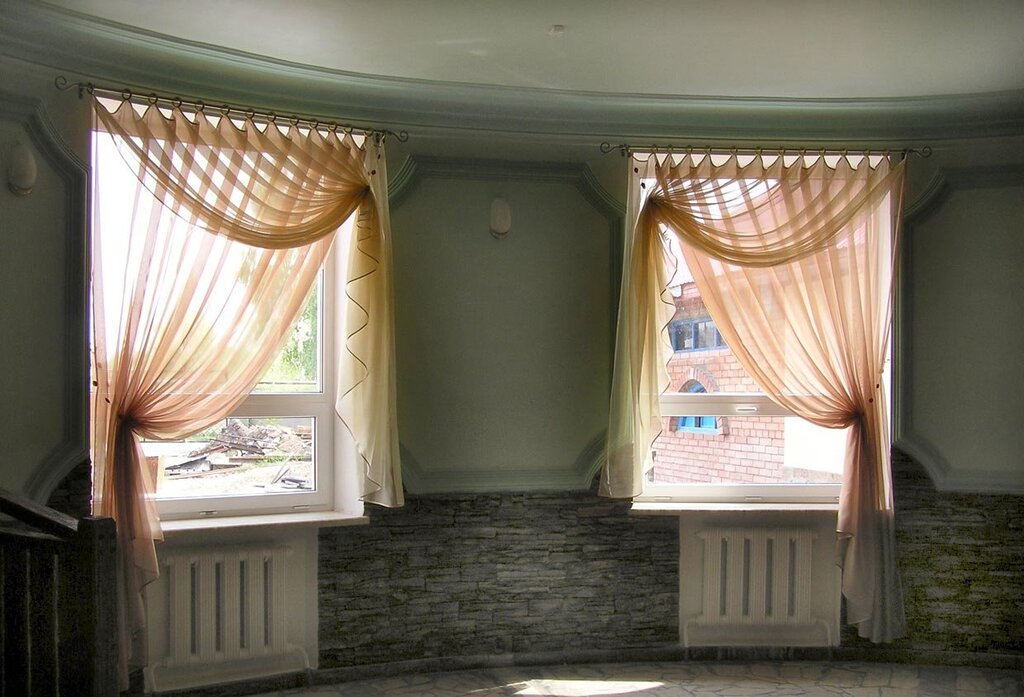 Curtains for a narrow window