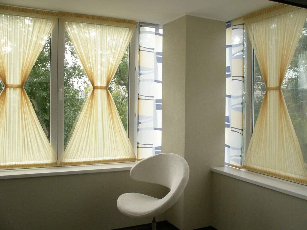 Hourglass curtains