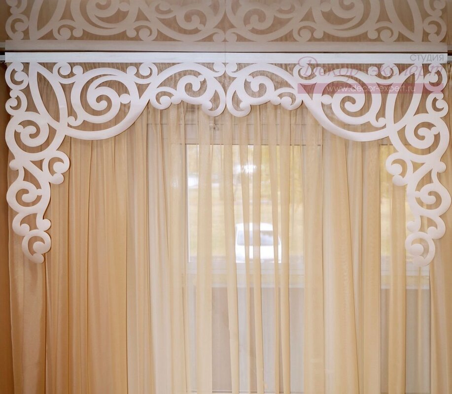 Curtains with an openwork lambrequin