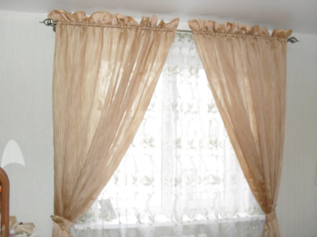 Curtains with a scallop