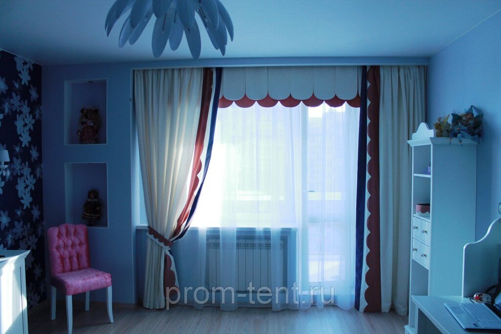 Curtains for the children's room with a balcony