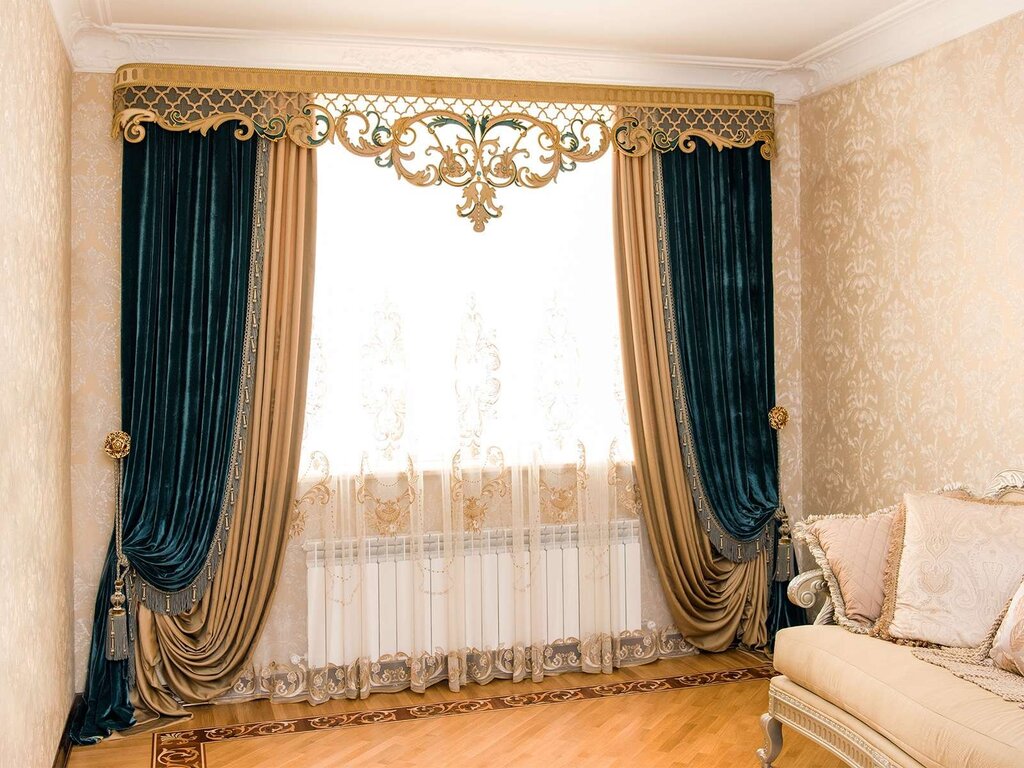 Baroque style curtains