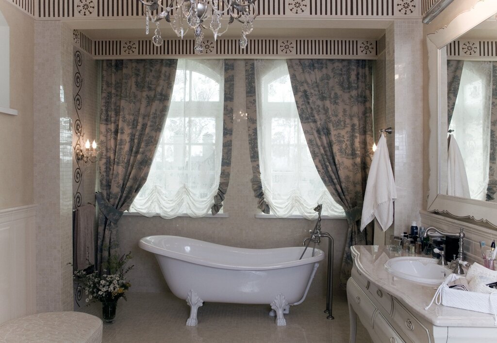 A curtain for a freestanding bathtub