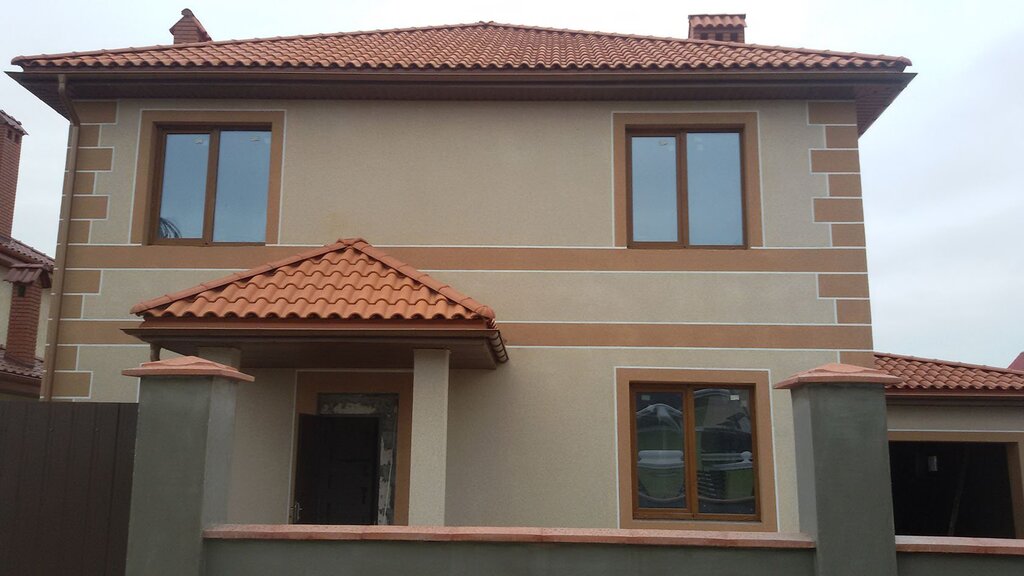 Plastering facades of houses with marble chips