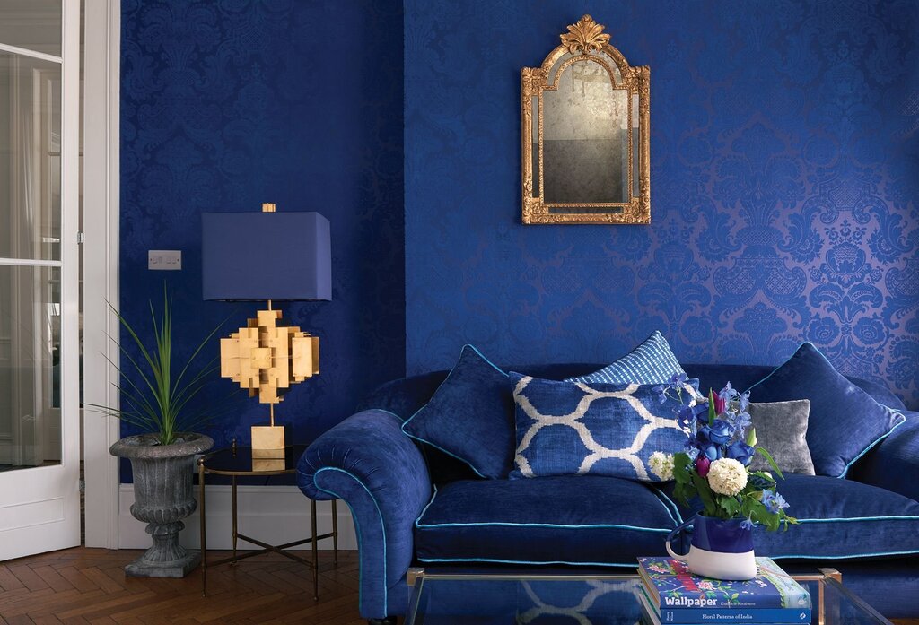 Blue wallpaper in the living room interior 44 фото