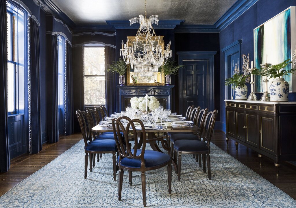 Blue decor in the interior