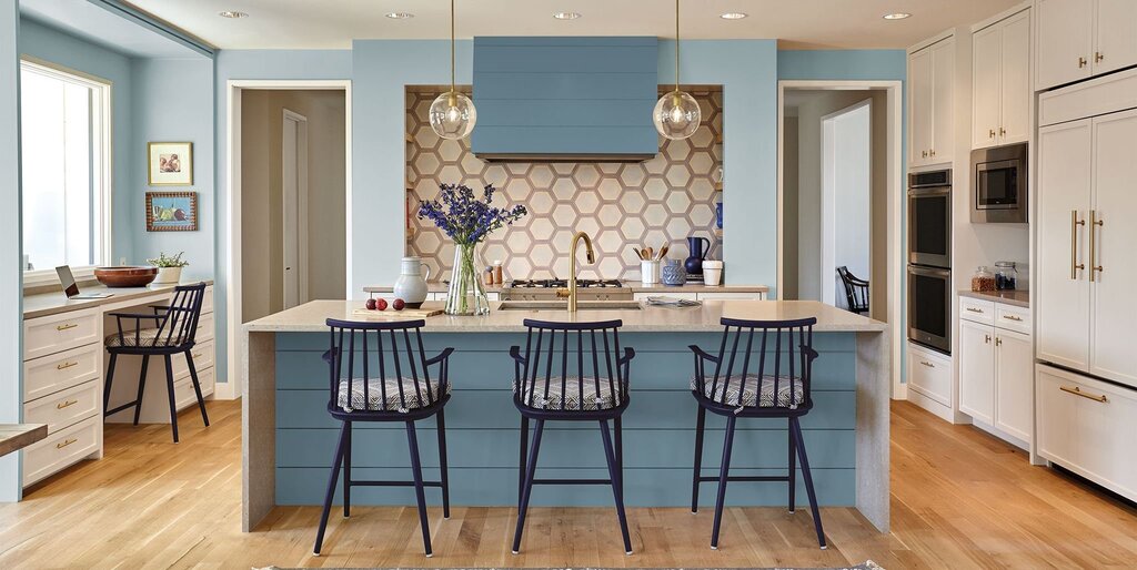 Blue and beige in the kitchen interior