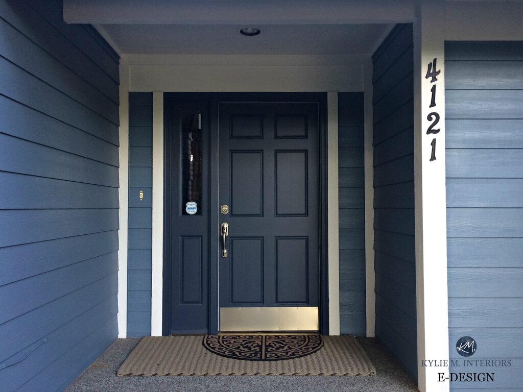 The blue front door to the house 18 фото