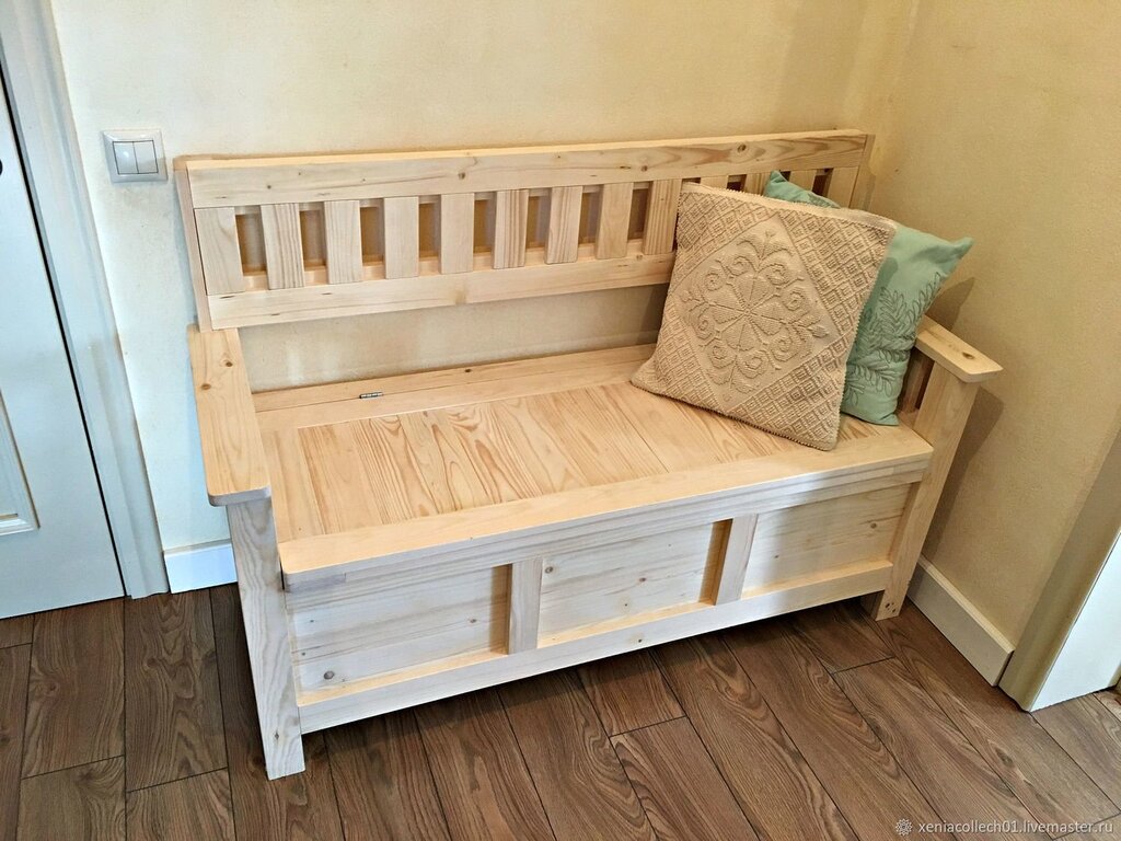 Bench chest for the balcony