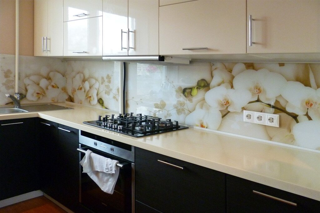 Glass kitchen backsplash