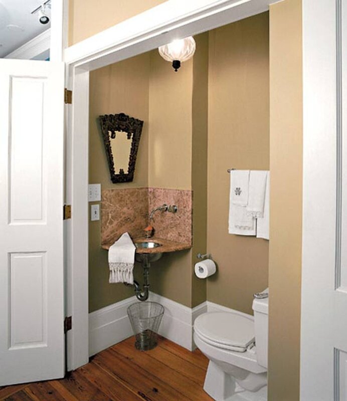 Folding door to the bathroom