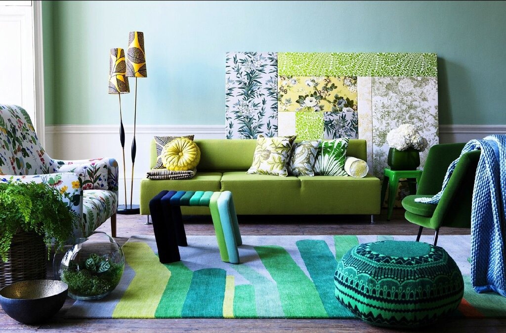 The combination of blue and green in the interior